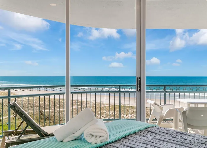 Oceanside Resort - Absolute Beachfront Apartments