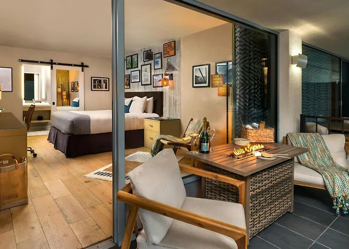 Hotel Paradox, Autograph Collection