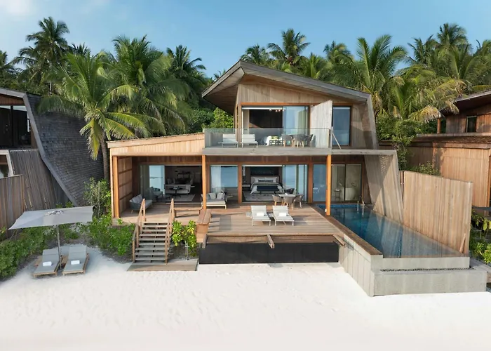 The St. Regis Maldives Vommuli Resort Hulhudheli
