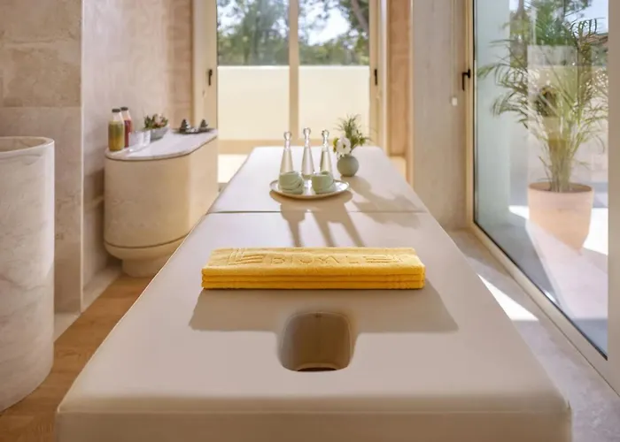 Bijal Bed & Breakfast Side
