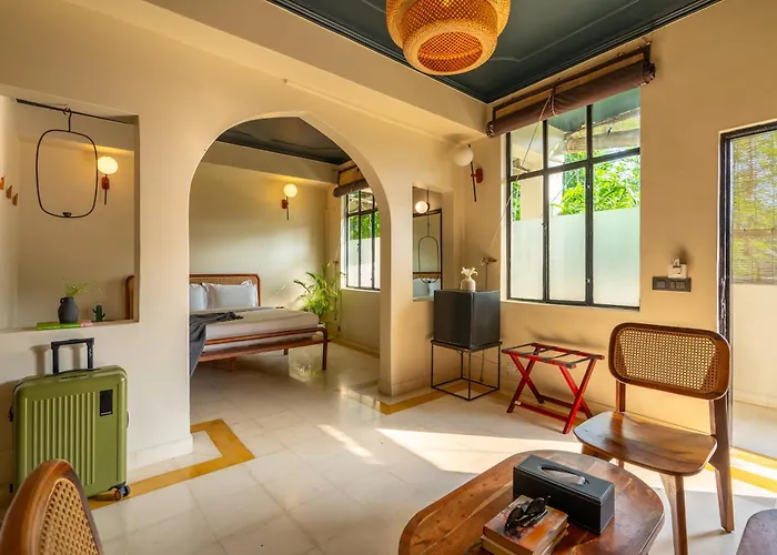 LetsBunk Poshtel&Suites