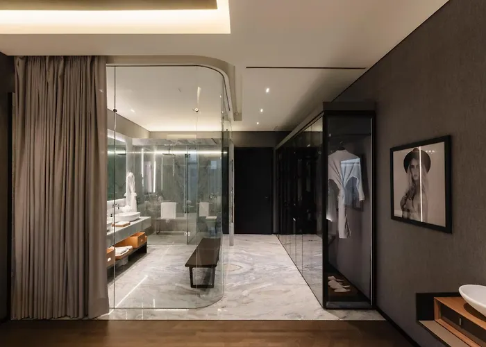 Alexander, Member Of The Leading Hotels Of The World