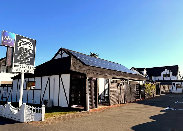 Tudor Lodge Motel