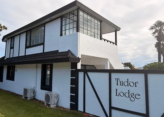 Tudor Lodge Motel