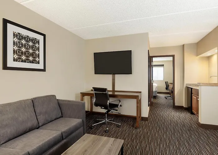 Royle Hotel Milwaukee Airport