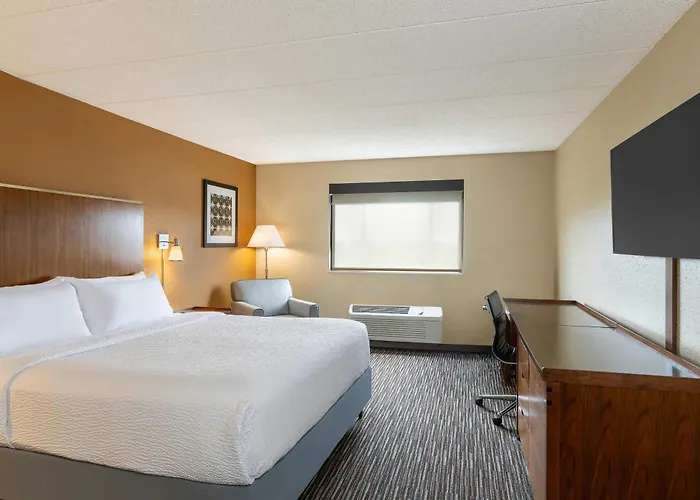 Royle Hotel Milwaukee Airport