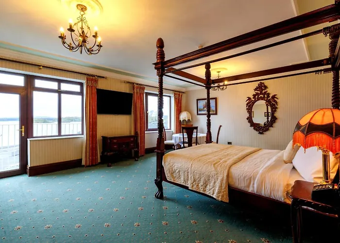 Lakeside Manor Hotel