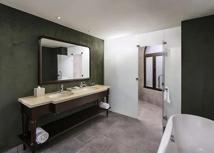 Mercure Danang French Village Bana Hills