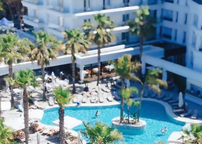 Klajdi Resort & Spa Golem 