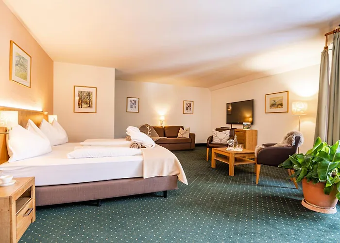 Hotel Das Gastein: Alpine Thermal Spa & Summer Mountain Access