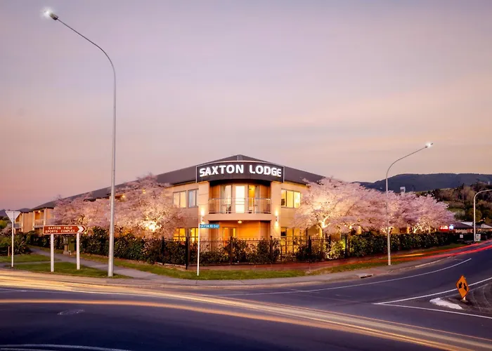 Saxton Lodge