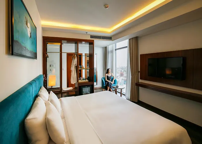 Maximilan Danang Beach Hotel