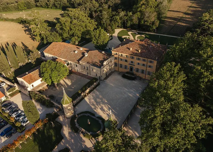 Chateau De Fonscolombe - Relais & Chateaux