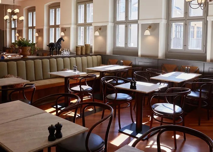 Hypernym Hotel & Suites