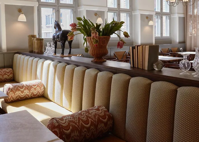 Hypernym Hotel & Suites