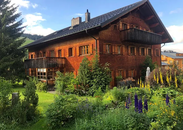 Alpina Lech - Geborgen in den Bergen