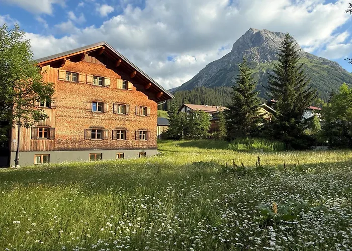 Alpina Lech - Geborgen in den Bergen