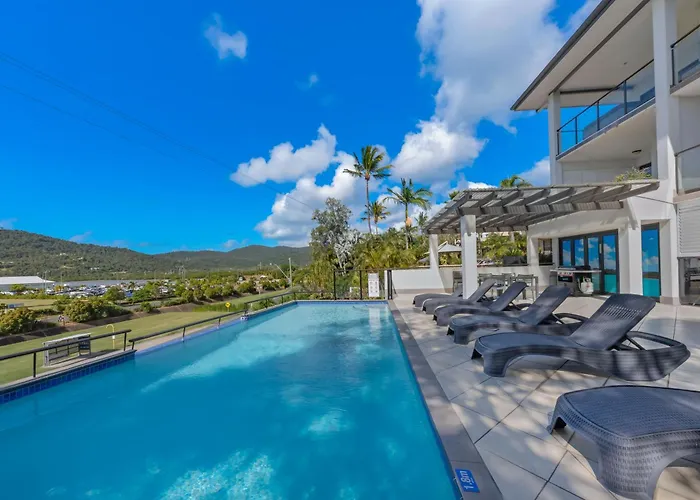 At Waterfront Whitsunday Retreat - Adults Only