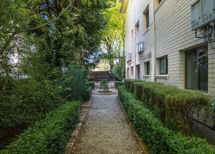 Grosvenor Court Apartments