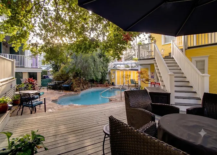 Azalea Inn And Villas