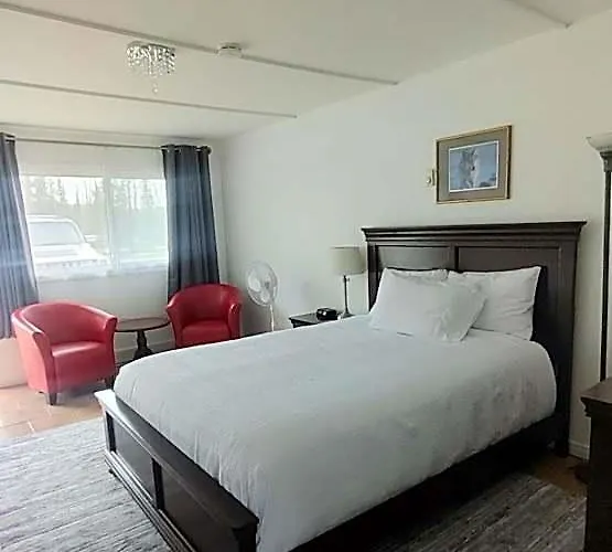 White Fang Motel