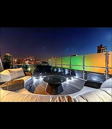 Swan Street Townhouse Hot Tub & Roof Terrace