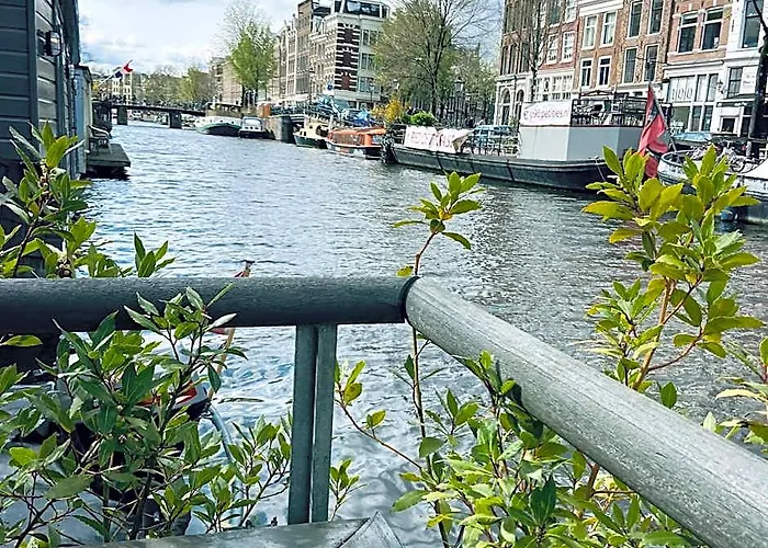 Houseboat Bonnie
