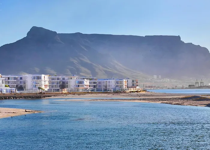 Lagoon Beach Hotel&Spa