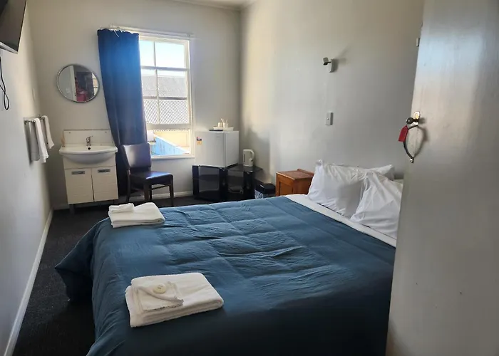 Hotel Motueka Backpackers, Loud Live Music Friday Saturday Nights