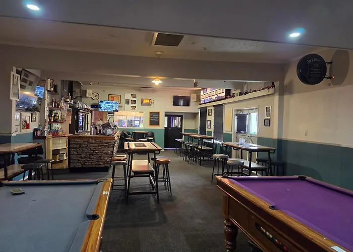 Hotel Motueka Backpackers, Loud Live Music Friday Saturday Nights