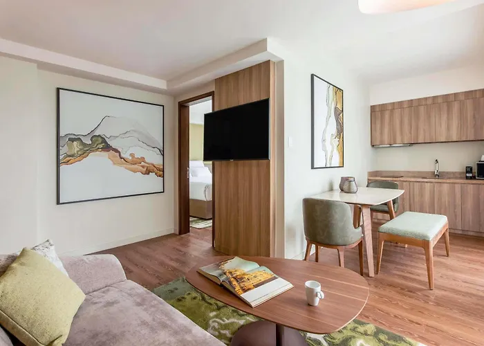 Novotel Suites Manila At Acqua