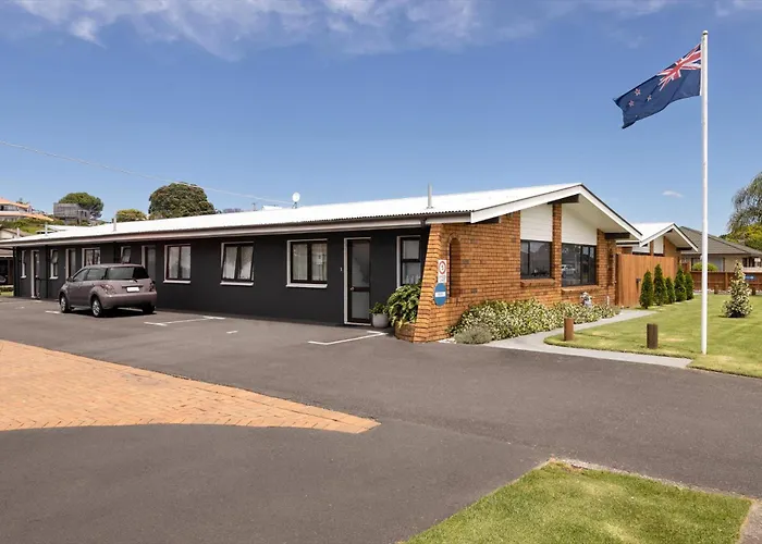 Cobblestone Court Motel - Wenzel Motels