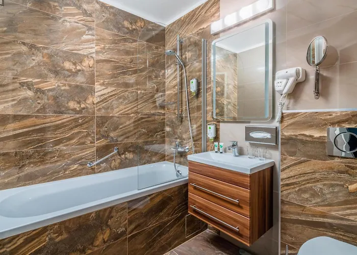 Best Western Plus Celebrity Suites