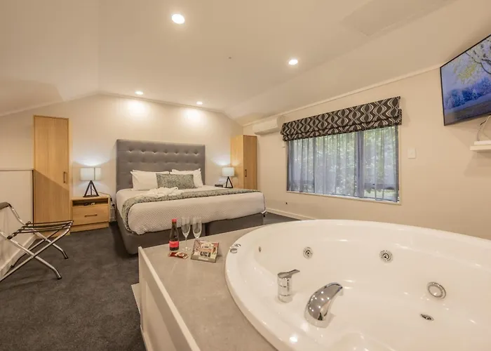 Aubyn Court Spa Motel