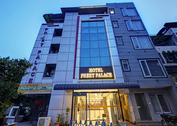 Hotel Preet Palace -5 Mints Walk From Nizamuddin Railway Station