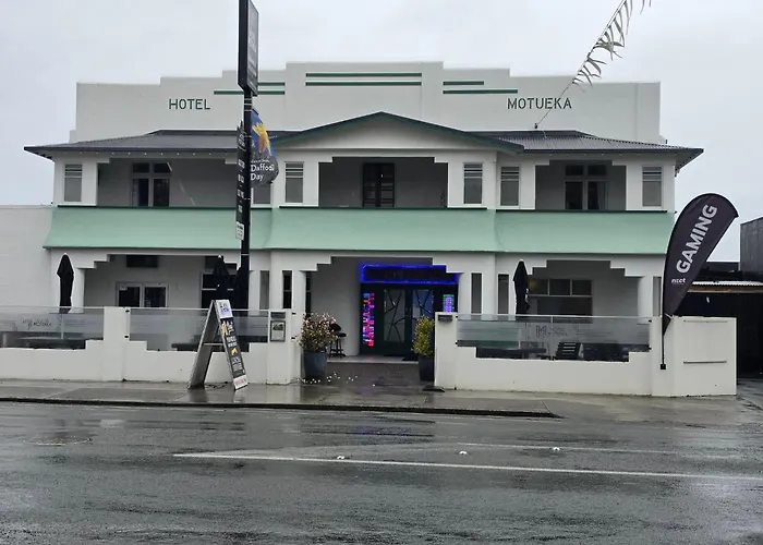 Hotel Motueka Backpackers, Loud Live Music Friday Saturday Nights