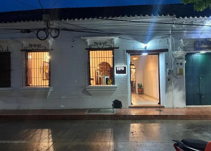 HOTEL PLAZA BOLIVAR MOMPOX ubicado en el centro histórico con parqueadero interno