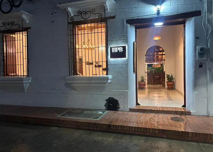 HOTEL PLAZA BOLIVAR MOMPOX ubicado en el centro histórico con parqueadero interno