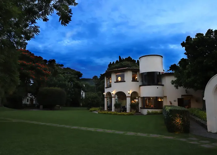 Casa Bugambilia, Un Pequeño Hotel en Tepoztlán