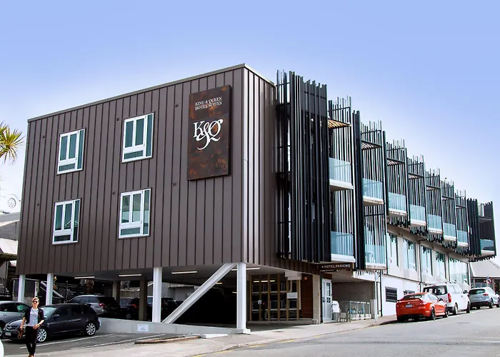 King And Queen Hotel Suites