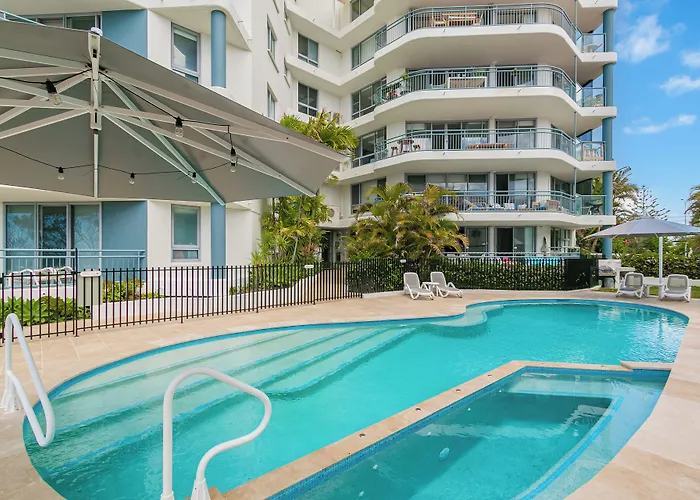 Oceanside Resort - Absolute Beachfront Apartments