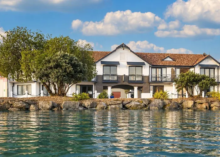 Harbourside Lodge