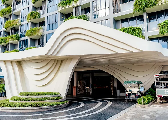 La Green Hotel And Residence