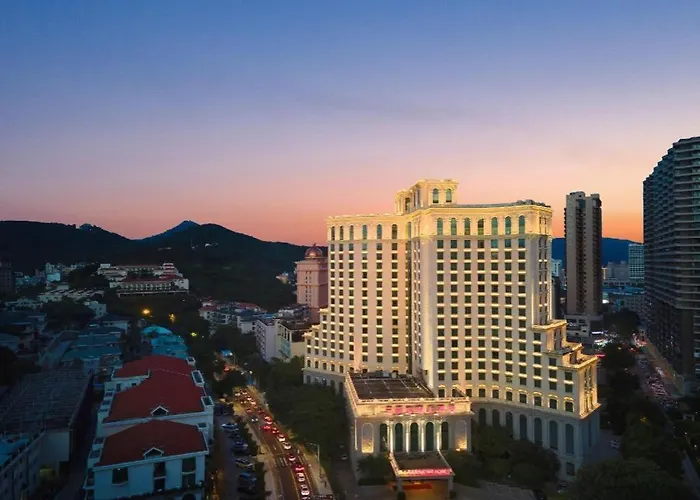 Sanya Baohong Hotel