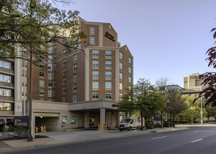 Hampton Inn & Suites Arlington Crystal City Dca