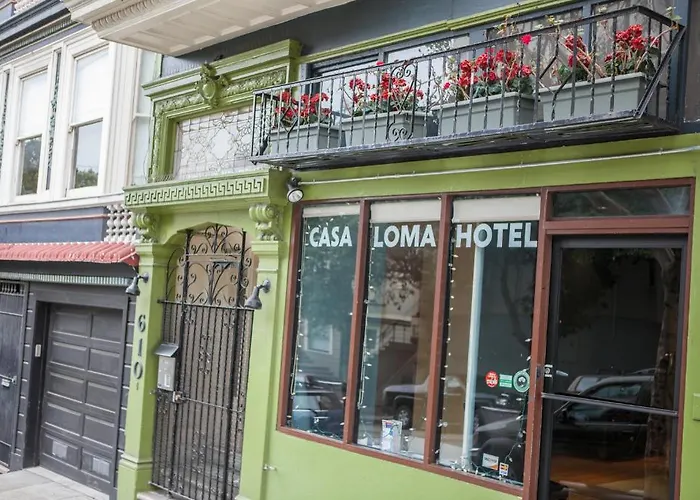 Casa Loma Hotel