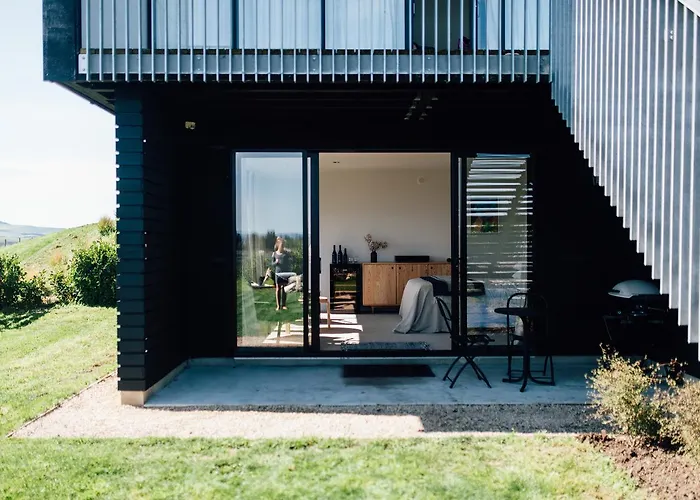 Black Estate B & B