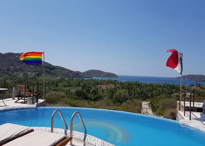 Casa Arcoiris Zihuatanejo B&B