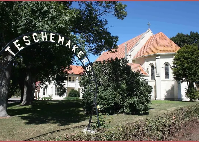 Teschemakers Resort