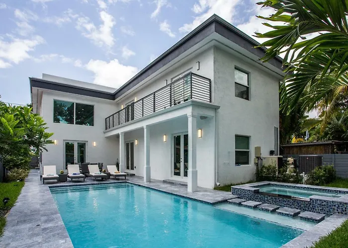 Casa Hermes Wilton Manor - Gay Guesthouse